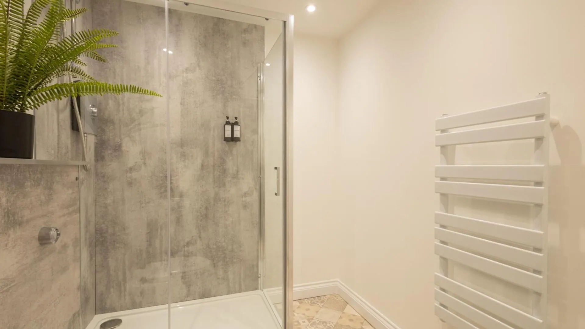 סקארבורו Apartment 1, King'S Court 0*,  בריטניה